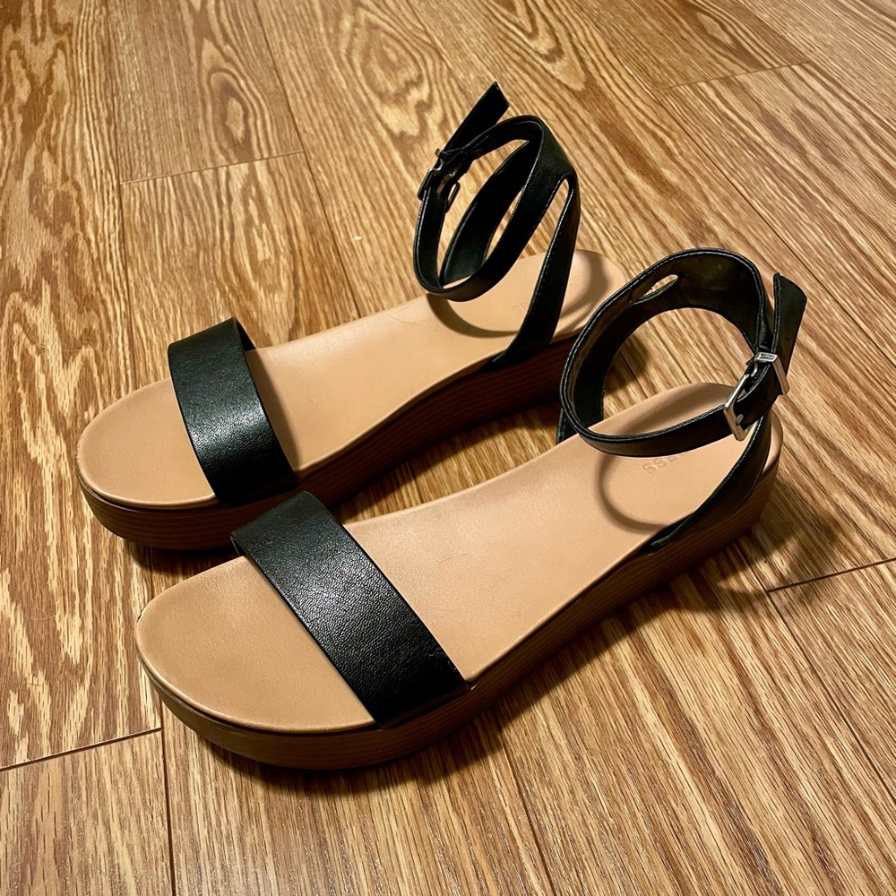 Express Platform Strap Sandals